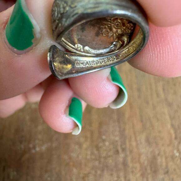 Vintage Wm. A.‎ Rogers Oneida Silver floral detail Spoon Wrap Ring Size 3.5 - Picture 5 of 7